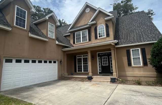 Spacious Single Family Home with Great Backyard! photos photos