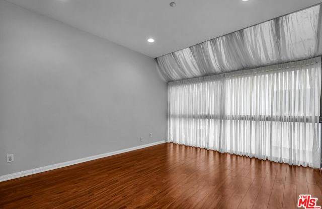 125 North Gale Drive - 125 North Gale Drive, Beverly Hills, CA 90211