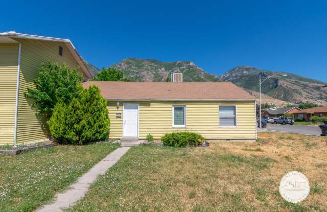 Beautiful 3 Bed 1 Bath Duplex in Provo! Convenient Location! photos photos