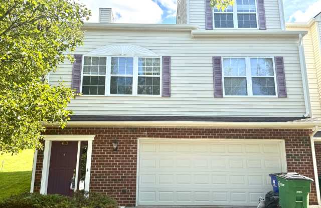 610 Tall Oak | 3 bed 2 Bath Townhouse | Available now photos photos