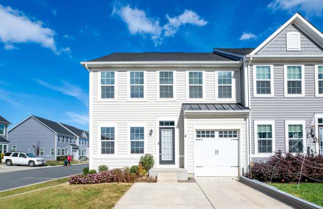 Spacious 4-Bedroom End-Unit Townhome in Lewes | $2,875/mo Gallery 1
