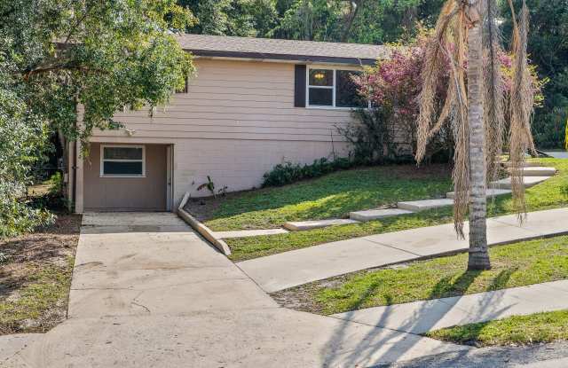 630 1/2 W Rich Ave - 630 1/2 West Rich Avenue, DeLand, FL 32720