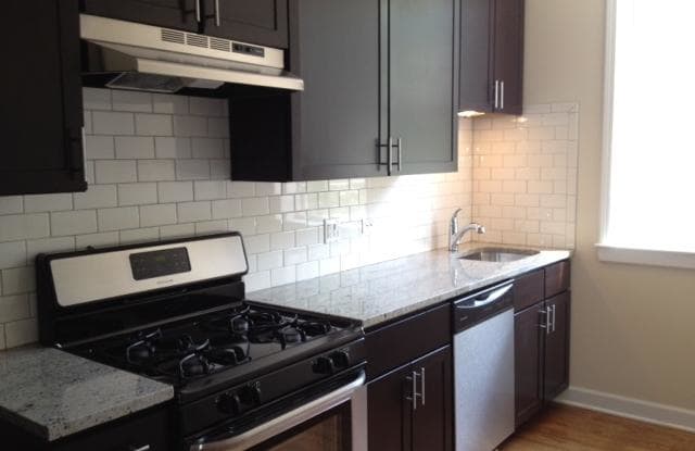 855 Cornelia - 855 W Cornelia Ave, Chicago, IL 60657