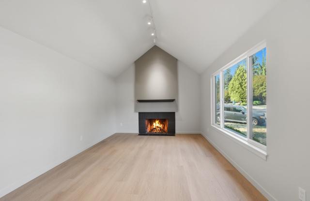 4Bd/2Ba Kirkland Home Gallery 3