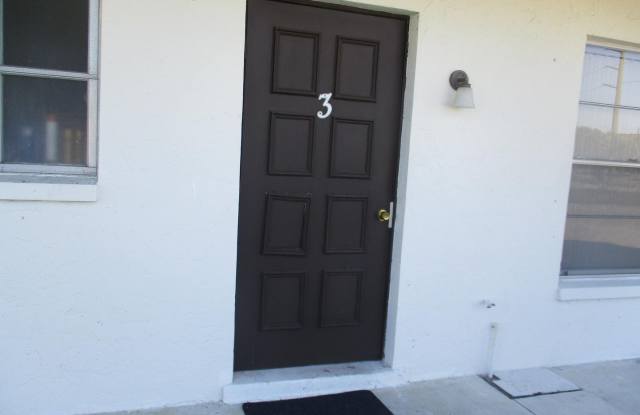 All tile   1/1 close to Cape Coral Pkwy Gallery 3
