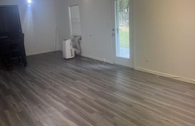 6084 Riveroak Gallery 2