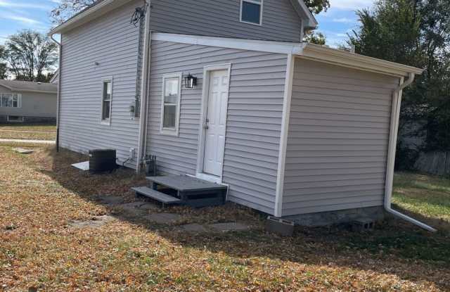 Updated 2 bedroom 1 bathroom home-located in Perry, IA Gallery 4