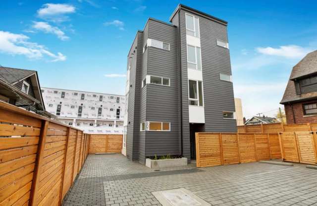Modern Wallingford/Fremont Home with Rooftop Views & Designer Finishes photos photos