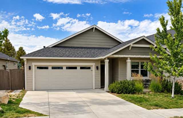 Gorgeous single-level 3x2 with fully fenced yard, AC, and soaking tub. Gallery 1
