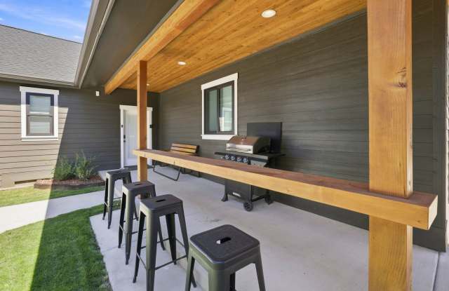 Full remodel downtown Ronald!  Backs up to trails, close to lake! Can be fully furnished or furniture removed. Gallery 4