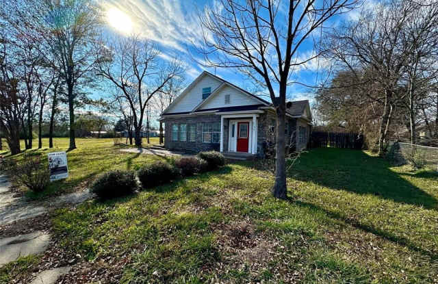 214 S 4th Street - 214 South 4th Street, Wills Point, TX 75169