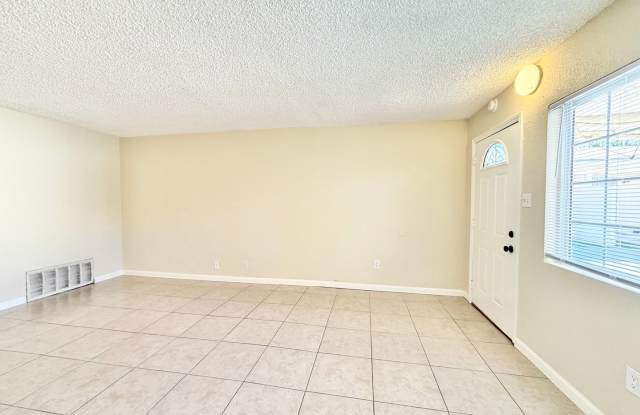 AVAILABLE NOW!! 2 Bedrooms 2 Bathroom House in Indio! Gallery 3