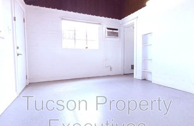 3218 East Benson Highway - 18 photos photos