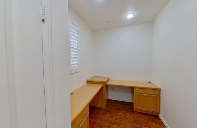 MOVE IN PROMO: 21 Hinterland, Ladera Ranch: Spacious 2 Bed 2.5 Bath Townhome with Community Amenities! Gallery 4