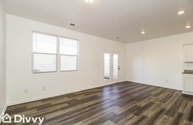 308 Penn Station Way Gallery 3
