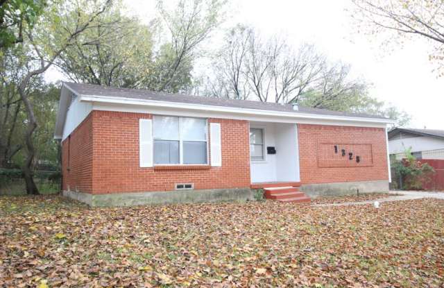 1328 Woodcrest Dr Gallery 3