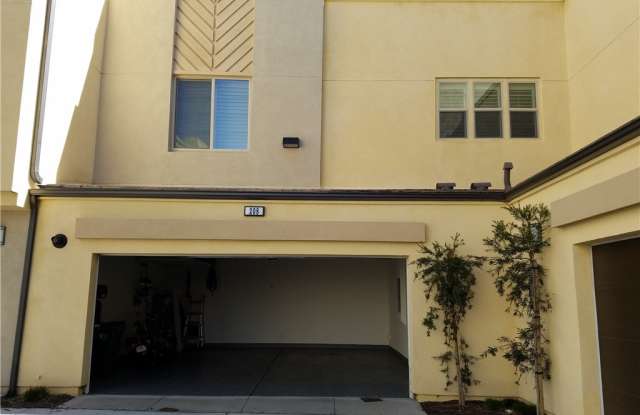208 PARAMOUNT Gallery 4
