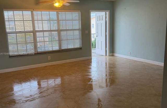 3212 NE 10th St photos photos