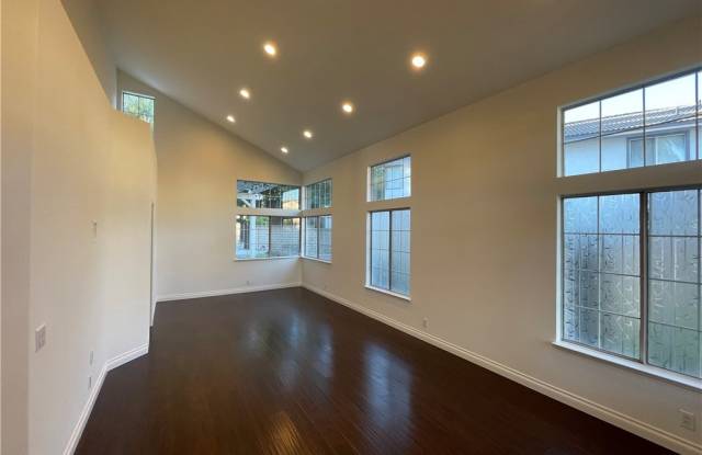 14284 Elm Wood Lane Gallery 4
