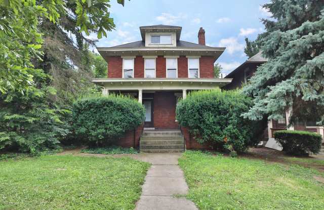 BIG HOUSE on E. LANE Ideal for Students, Fraternities, Sororities, Clubs, and Organizations! photos photos