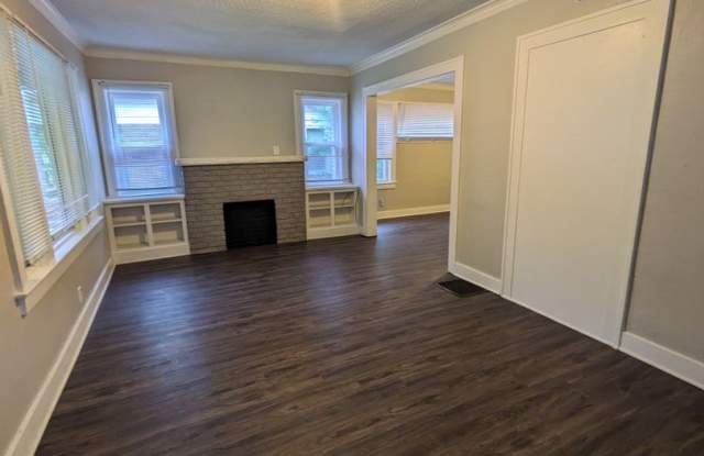 Beautiful 3 Br 1 Ba in Heart of KC MO Gallery 3