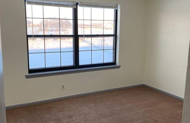 2 Bed 1 Bath 1 Car Garage Duplex in Central Broken Arrow photos photos