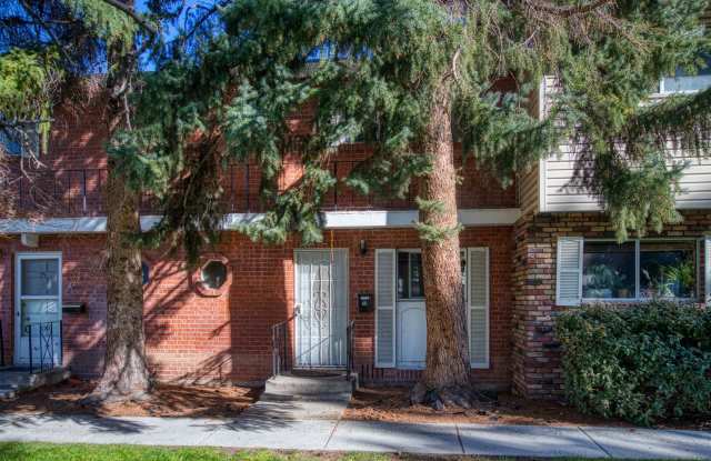 Charming Two-Story Townhome in a Prime Location! 2-bed, 1.5 bath, W/D included, pets ok - 74 Smithridge Park, Reno, NV 89502