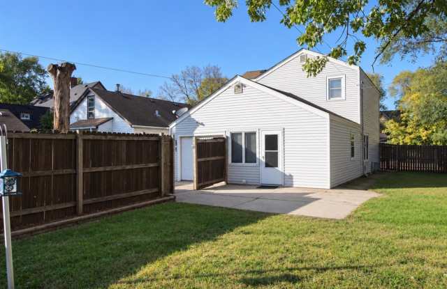 Large 3 Bedroom 2 Bathroom Home in Saint Paul! Gallery 4