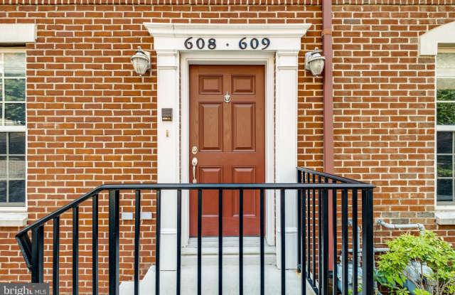 608 ADMIRALS WAY - 608 Admirals Way, Philadelphia, PA 19146