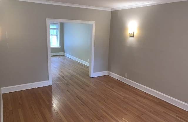 2046 W Farragut Avenue Gallery 3