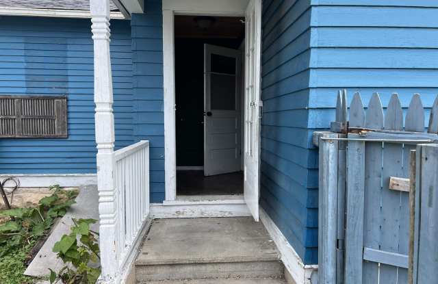 1109 N Indiana Avenue Gallery 4