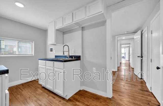 546 55th St photos photos