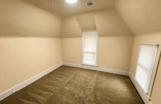 $1300 - 4 bed 1 bath - Single Family Home Gallery 1