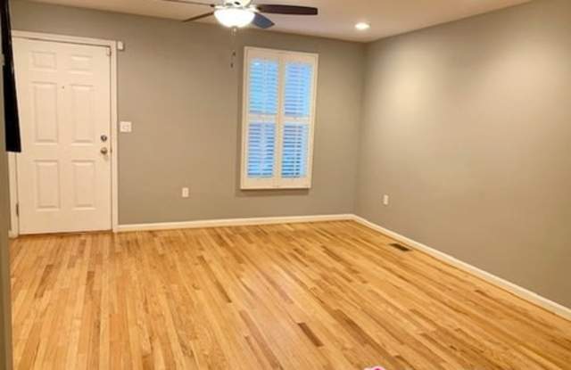 4627 Dillon Plaza Gallery 2