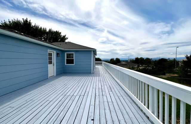 Move-In Special - 4 weeks free on a 12-month lease signed this month. photos photos