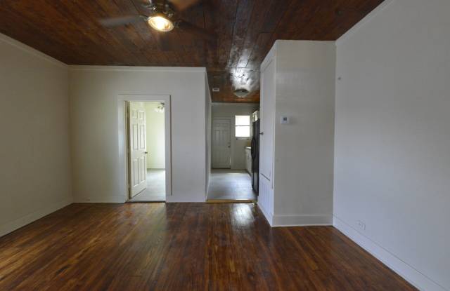 1426 N Center Gallery 4