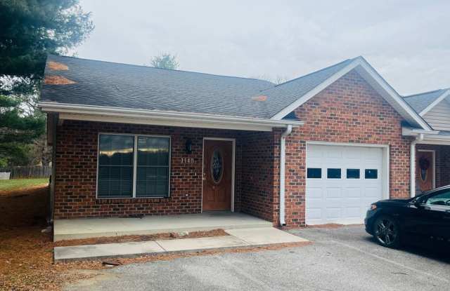 3 Bedroom, 2 Bath Townhouse photos photos