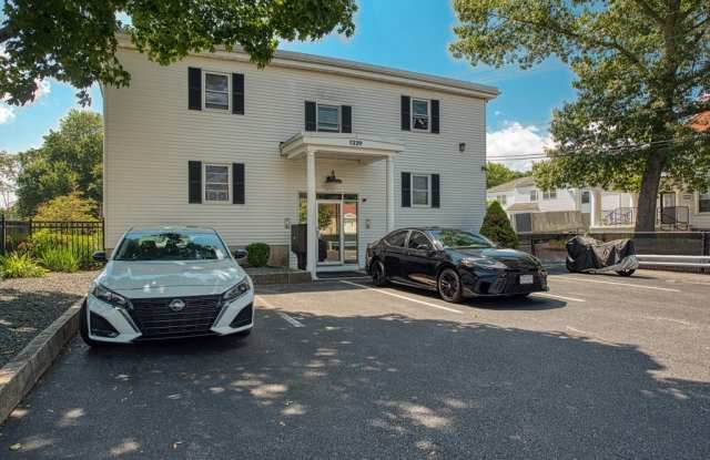 1329 Main unit: 7 photos photos