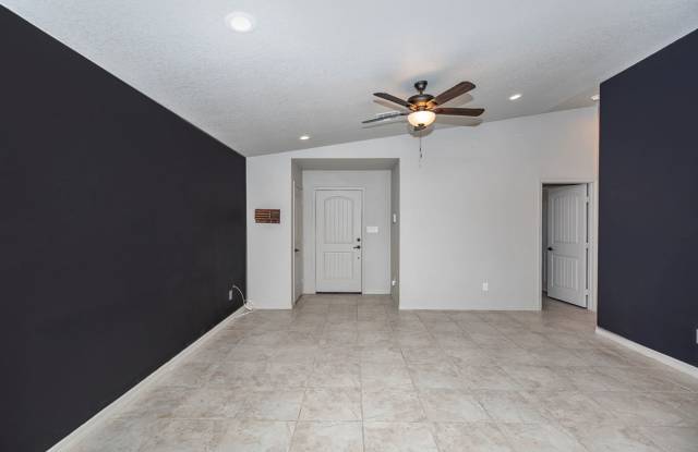 NICE 3 BEDROOM IN FOOTHILLS! Gallery 4