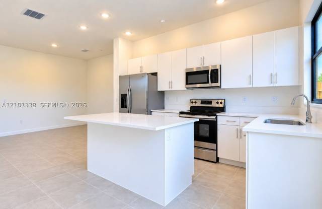 23443 SW 127th Pl Gallery 4