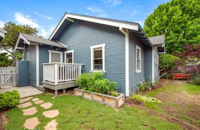 Charming Belmont Heights Bungalow 2 bed/ 1.5 bath Gallery 3