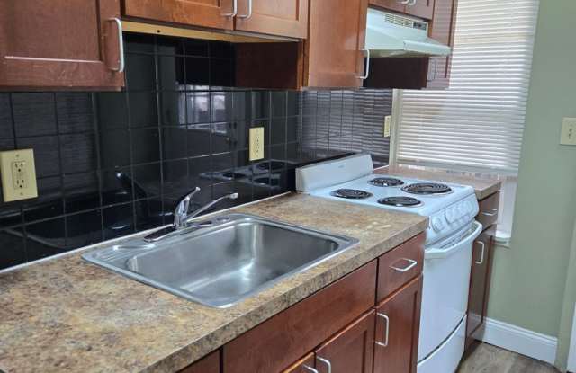 Large 2 bedroom, 1 bathroom HOUSE photos photos