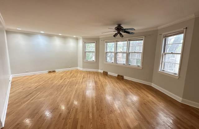 5717 N Saint Louis Avenue Gallery 2