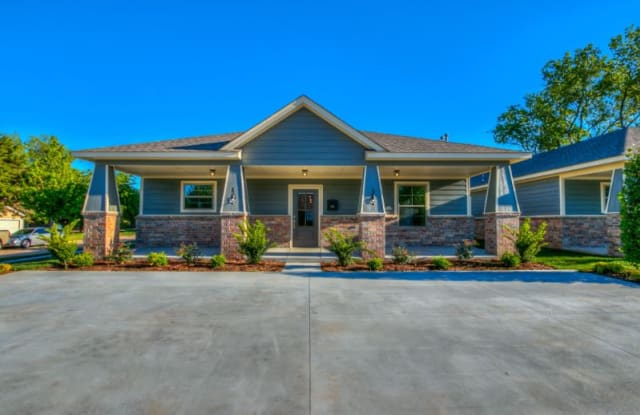 328 E 3rd St - 328 East 3rd Street, Edmond, OK 73034