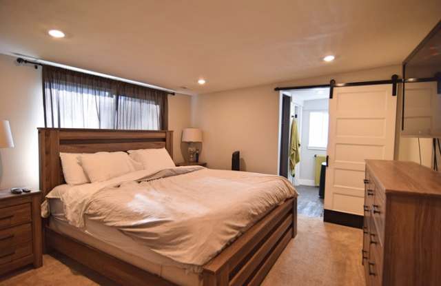 880 South Dale Court Gallery 2