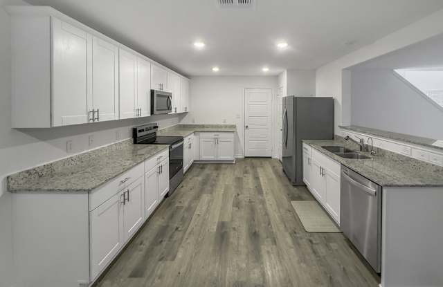 819 Bluegrass Pt Gallery 2