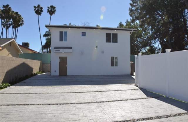 18946 Ingomar Street photos photos