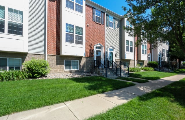 8033 Stratford Cir S - 8033 Stratford Circle South, Shakopee, MN 55379