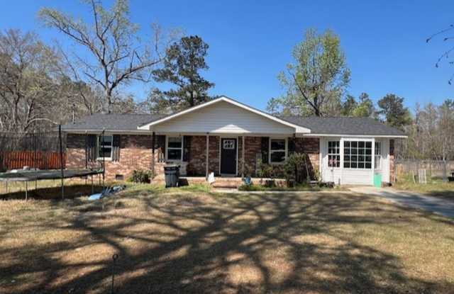 3 Bedroom, 1.5 Bath Home in Dearing photos photos