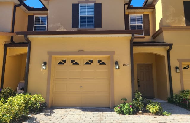 1820 Retreat View Cir photos photos